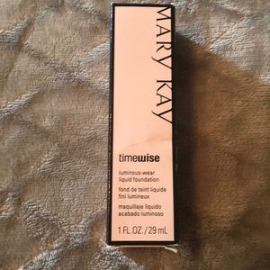 Mary Kay luminous foundation